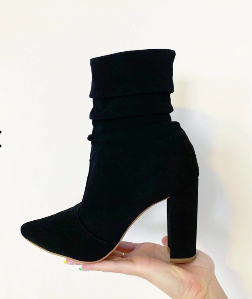 Bota Cano Curto Enrugadinha Nobuck Preto